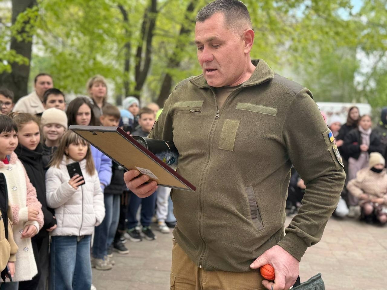 Військові, діти і Оскар: первомайська школа передала кошти на потреби Сил оборони. Фоторепортаж