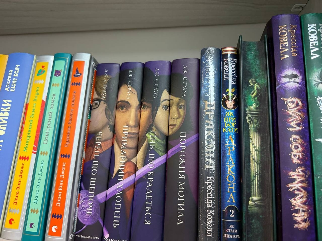 Від лавреатки літературної премії до продавчині у книгарні: як у Первомайську оживає любов до книги