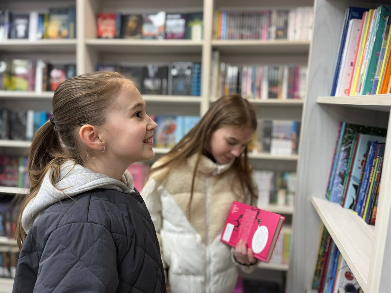 Від лавреатки літературної премії до продавчині у книгарні: як у Первомайську оживає любов до книги
