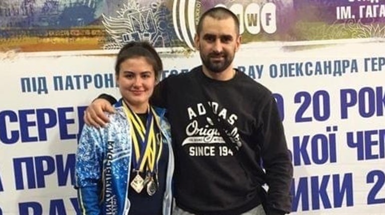 випускниця Первомайської ДЮСШ, майстер спорту України Руслана Кузікова, віце-чемпіонка України з важкої атлетики