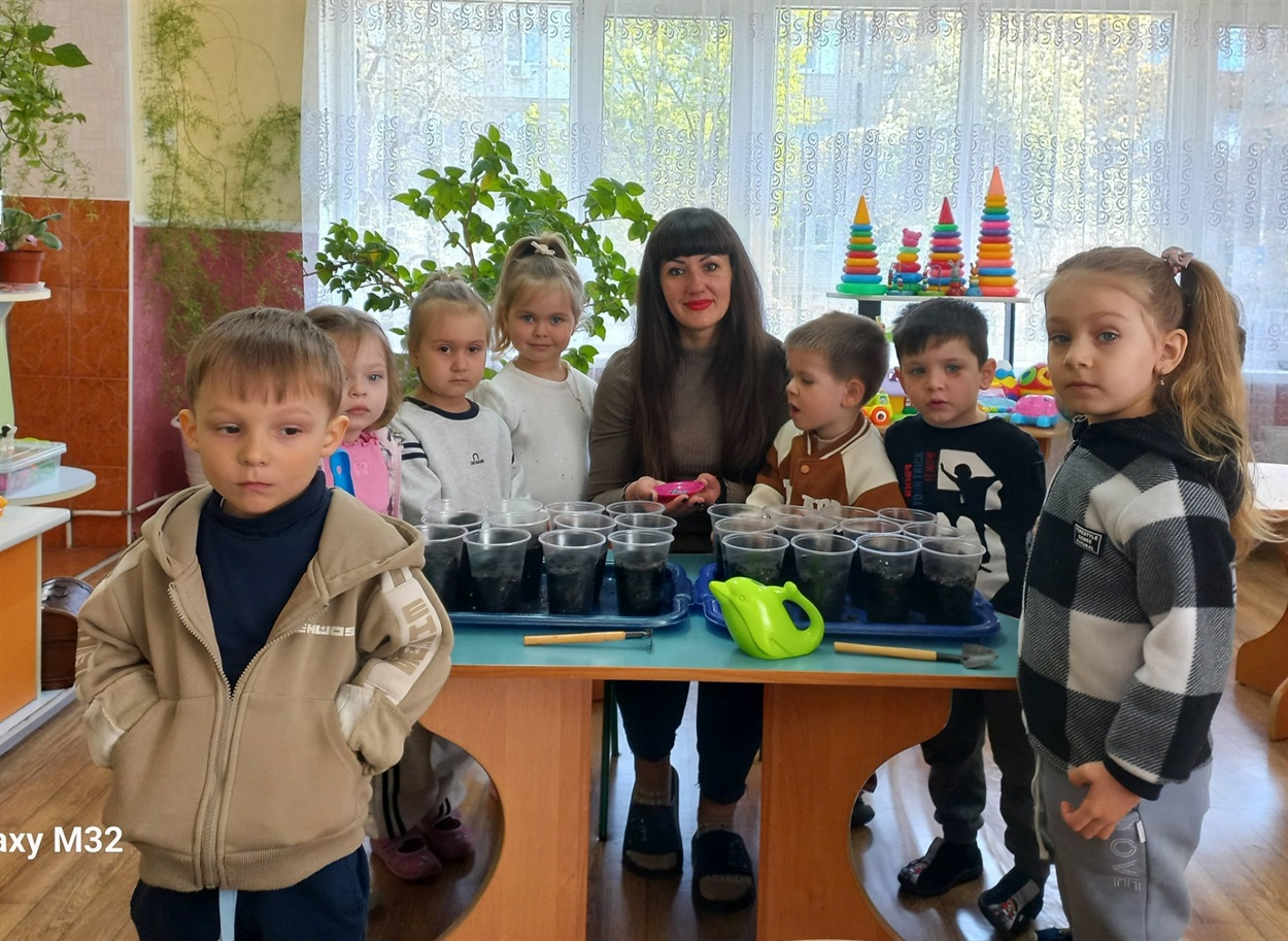 Діти посіяли огірочки для лотереї