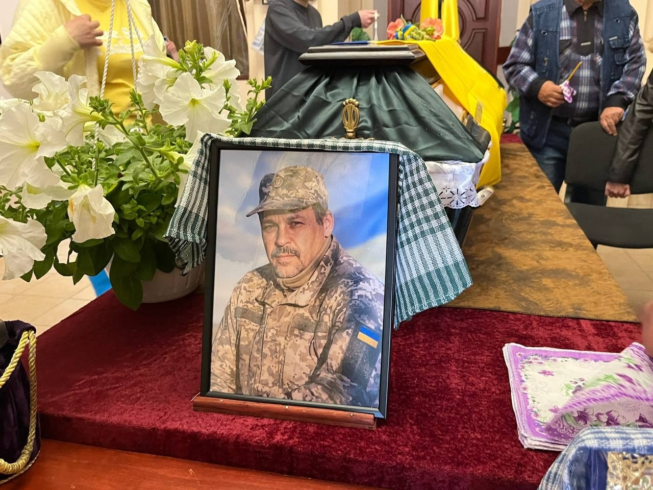 Первомайська громада попрощалася із захисником Андрієм Клименком