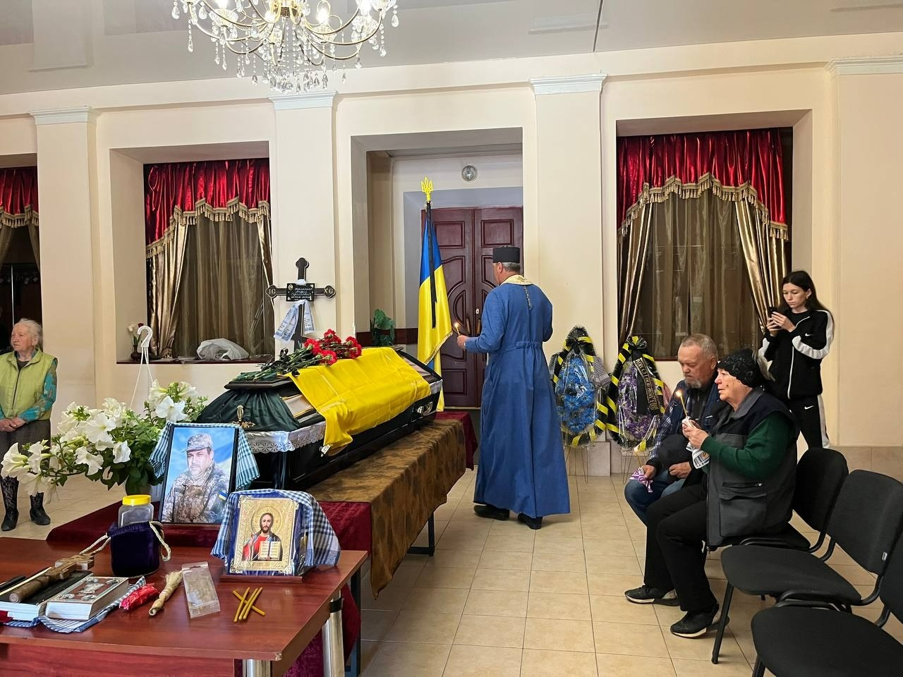 Первомайська громада попрощалася із захисником Андрієм Клименком