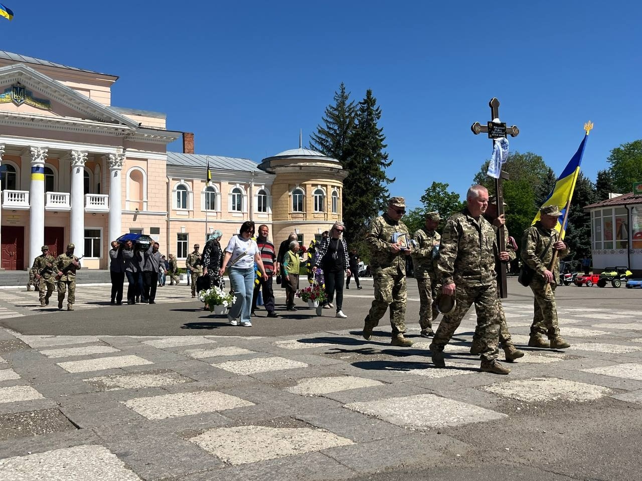 Первомайська громада попрощалася із захисником Андрієм Клименком