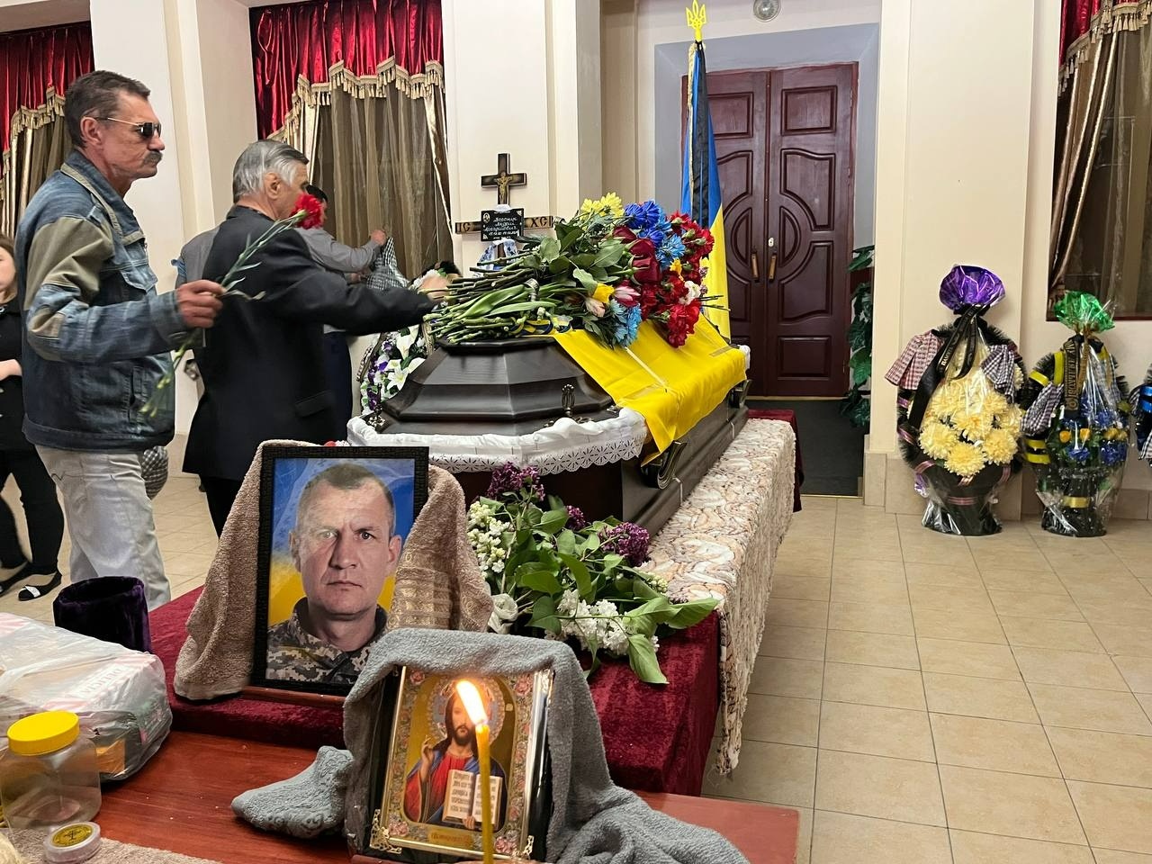 Первомайськ попрощався із сапером Андрієм Вороніним