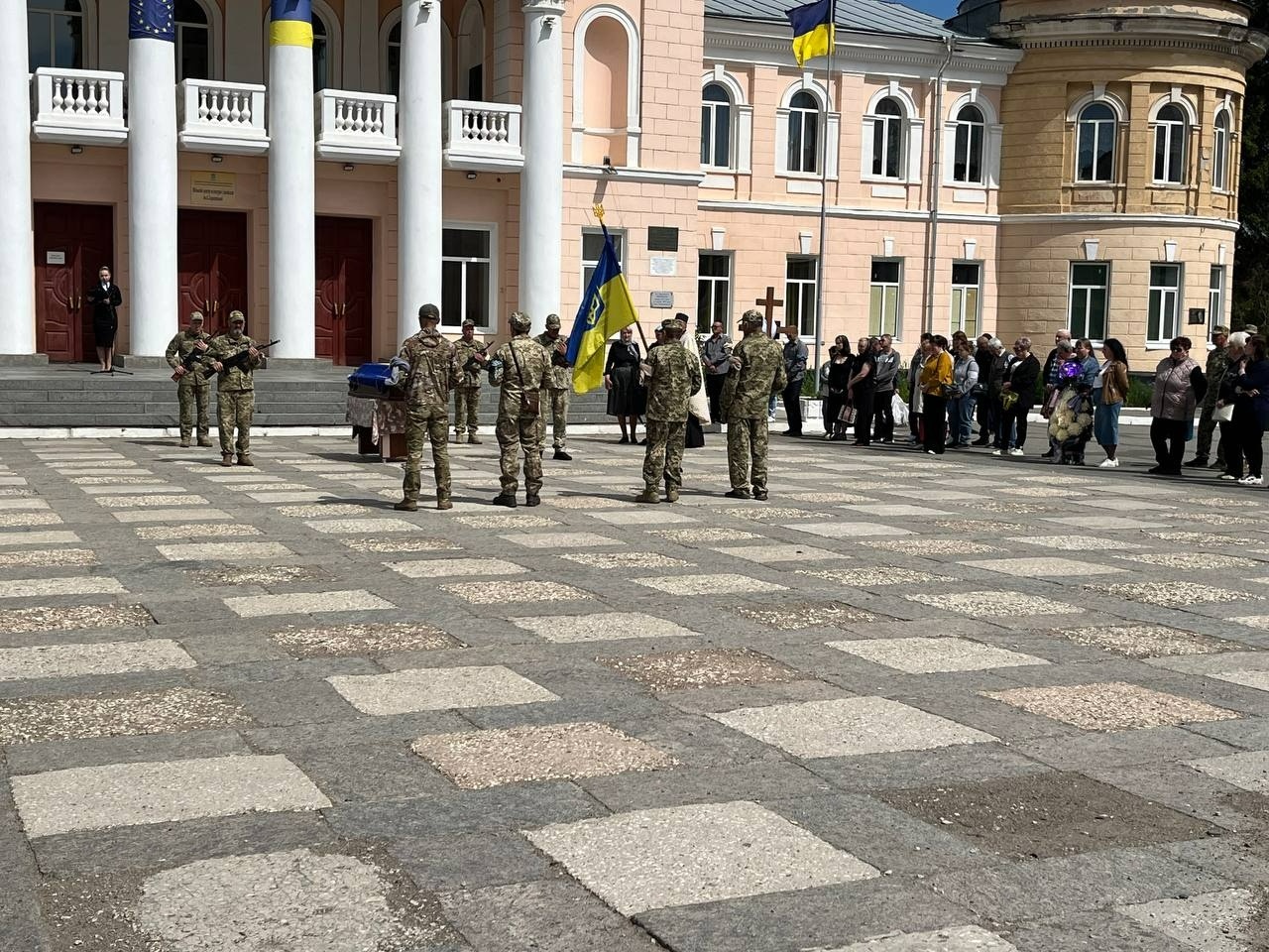 Первомайськ попрощався із сапером Андрієм Вороніним