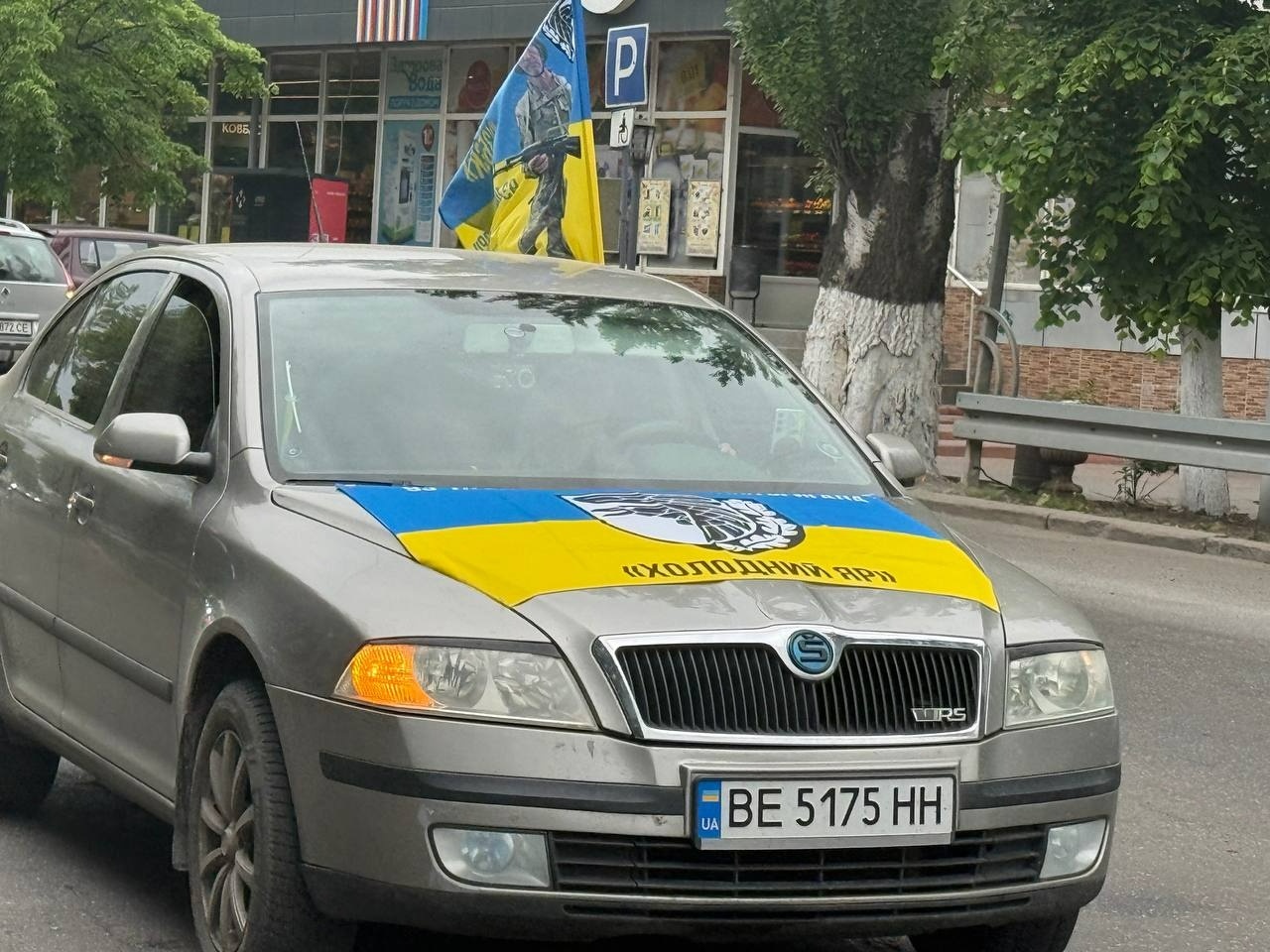 «Він обіцяв, що виживе»: у Первомайську акцію на підтримку військових доповнив автопробіг