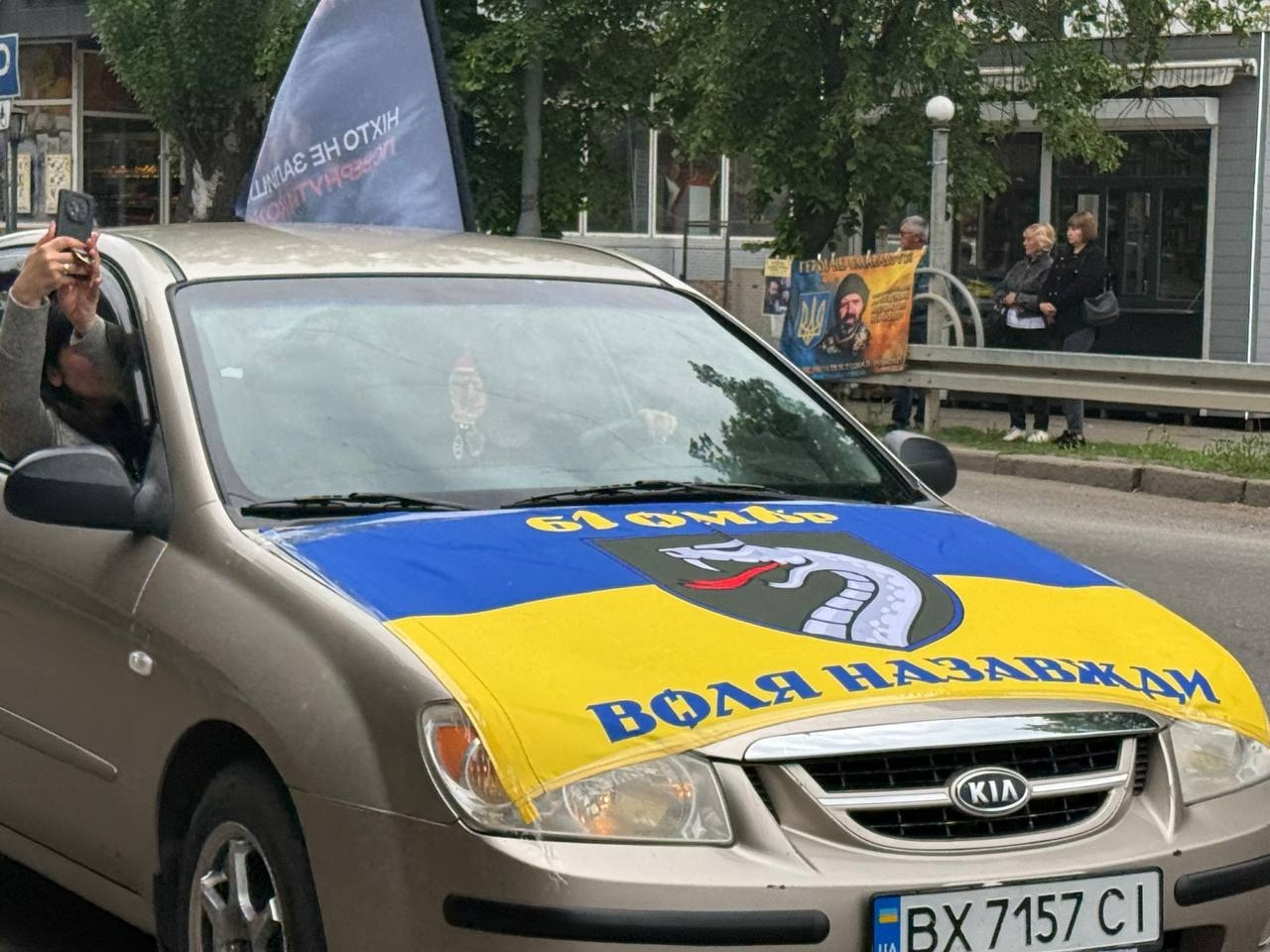 «Він обіцяв, що виживе»: у Первомайську акцію на підтримку військових доповнив автопробіг