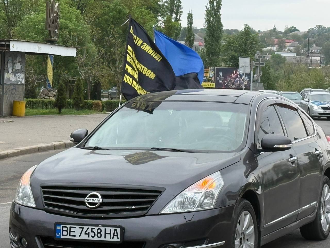 «Він обіцяв, що виживе»: у Первомайську акцію на підтримку військових доповнив автопробіг