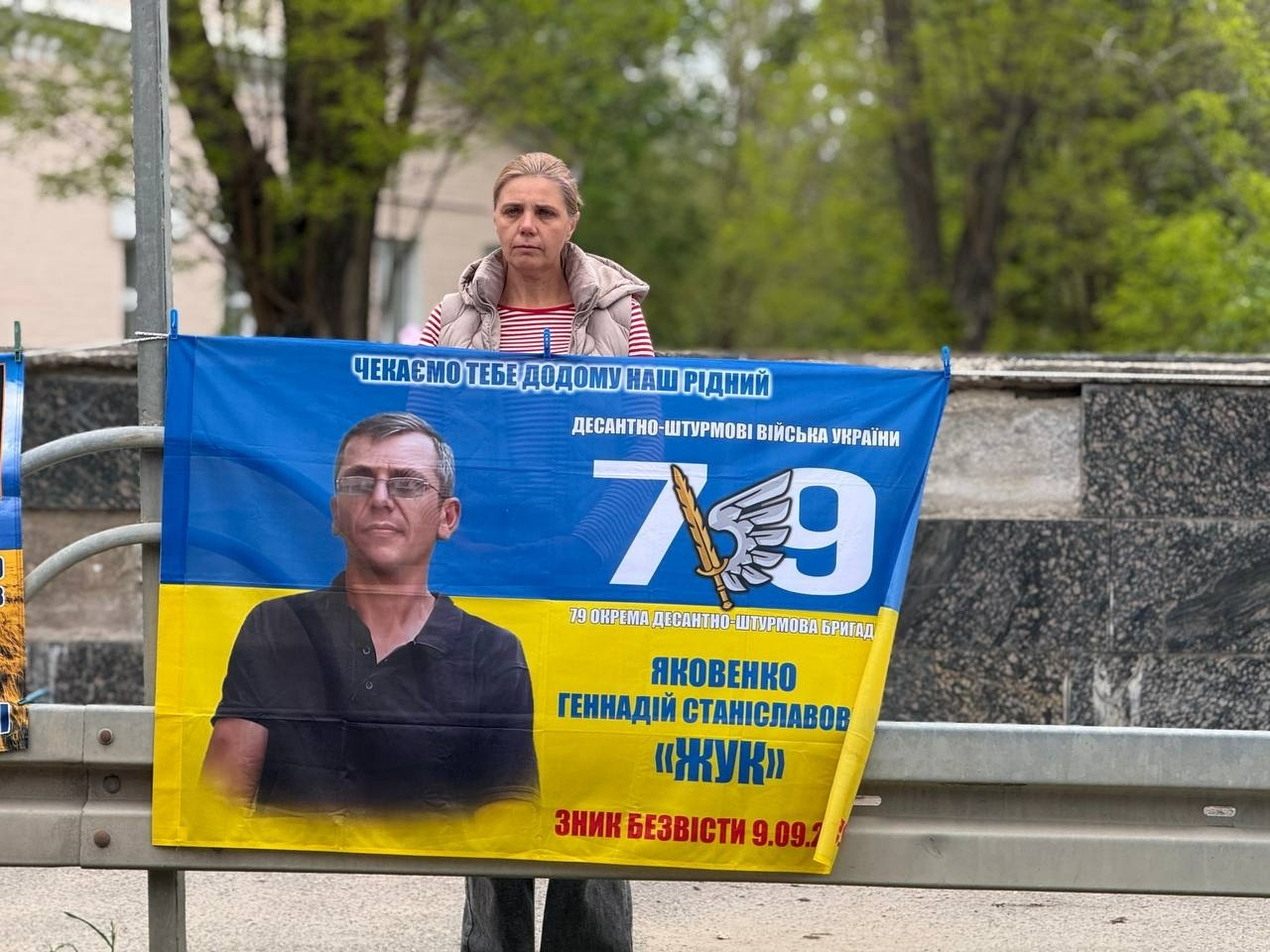 «Він обіцяв, що виживе»: у Первомайську акцію на підтримку військових доповнив автопробіг
