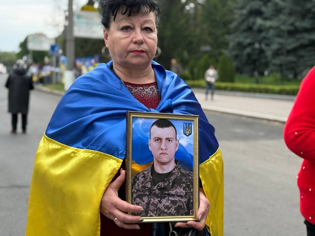 «Він обіцяв, що виживе»: у Первомайську акцію на підтримку військових доповнив автопробіг
