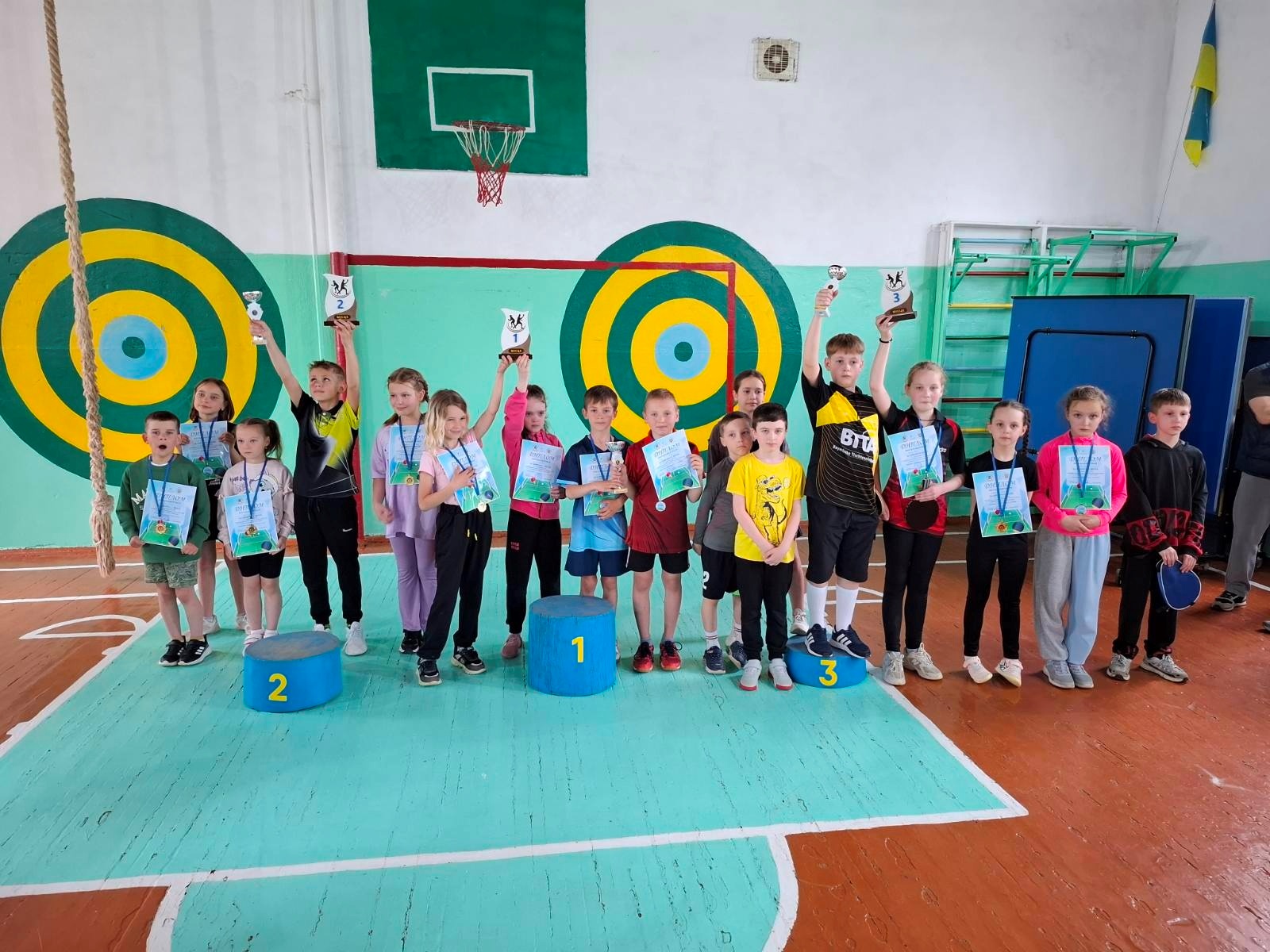 Бронзові призери статусних змагань. Первомайські тенісисти вдало фінішували на турнірі на Черкащині