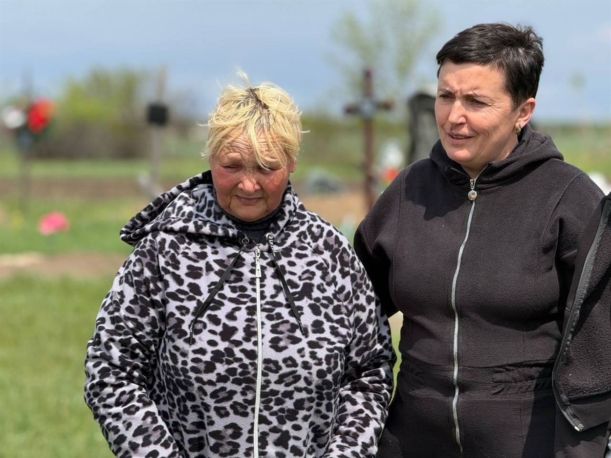 Бабуся Віктора Красильникова (ліворуч) та Юлія Винярська, вчителька