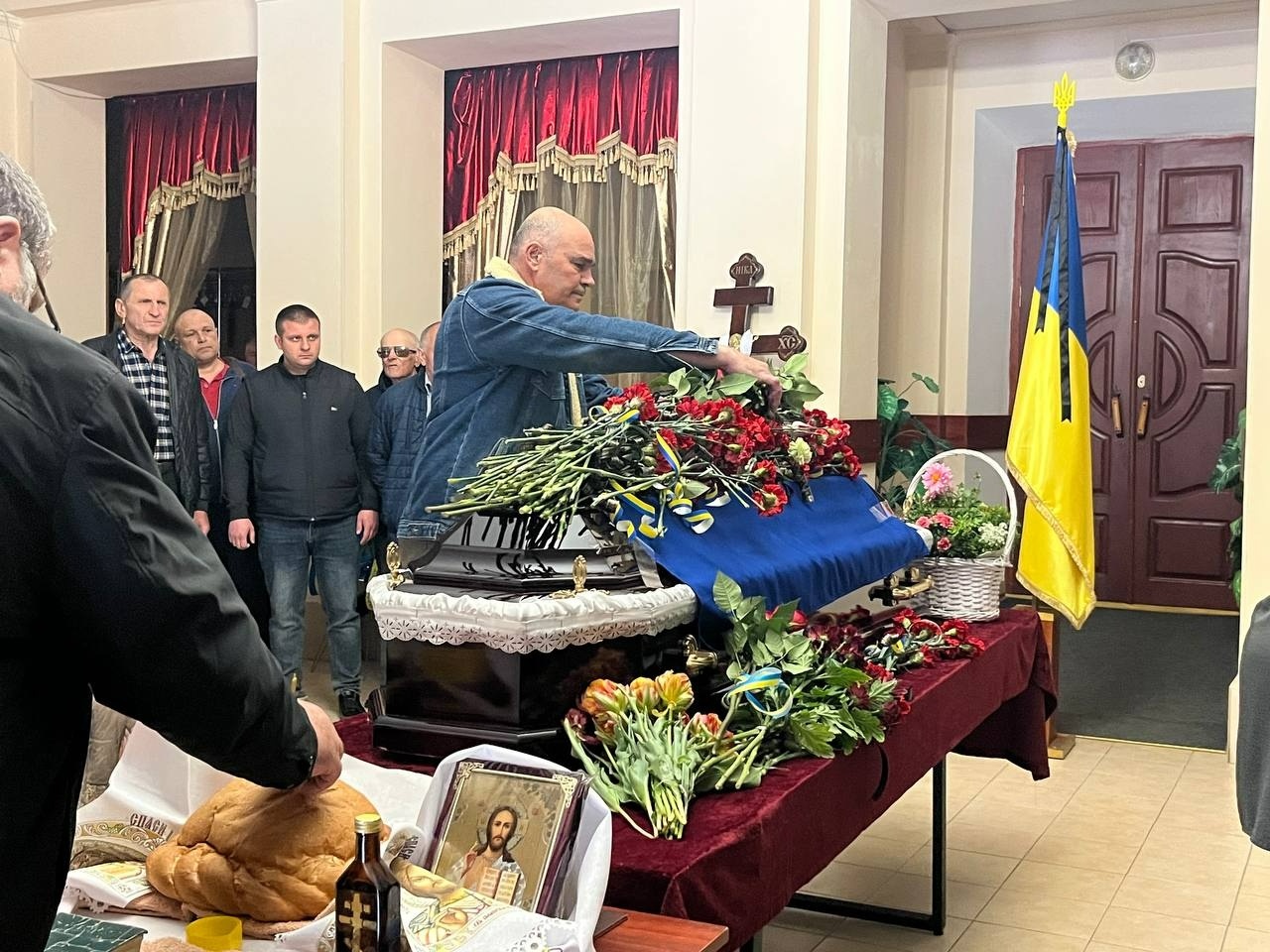 У Первомайську попрощалися із захисником України Дмитром Шевченком