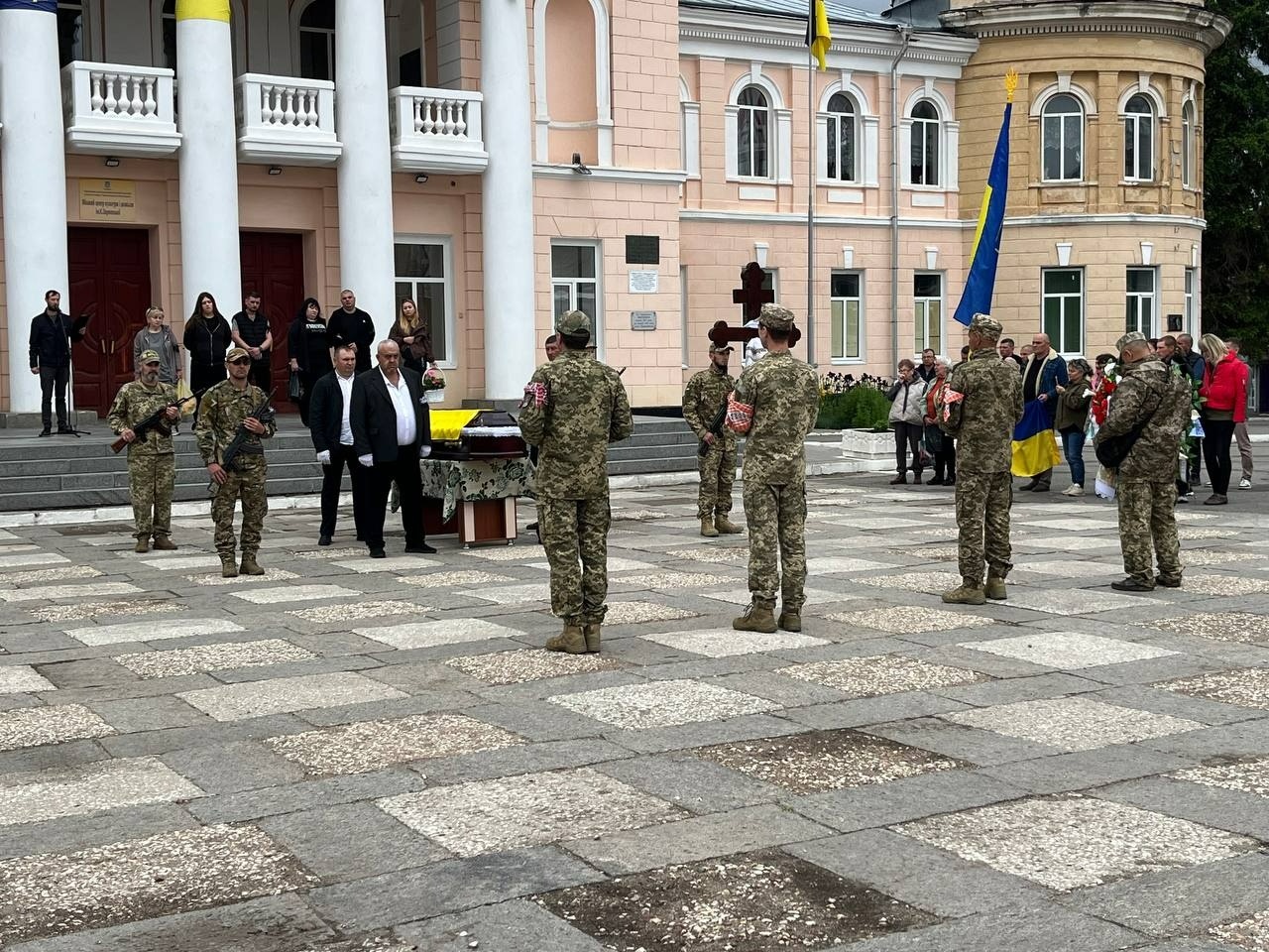У Первомайську попрощалися із захисником України Дмитром Шевченком