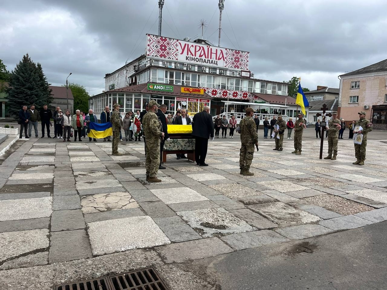 У Первомайську попрощалися із захисником України Дмитром Шевченком