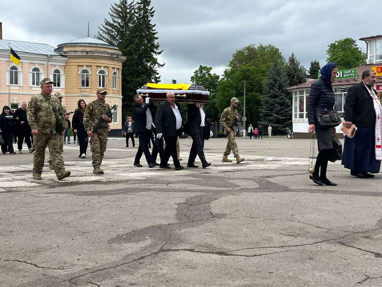 У Первомайську попрощалися із захисником України Дмитром Шевченком