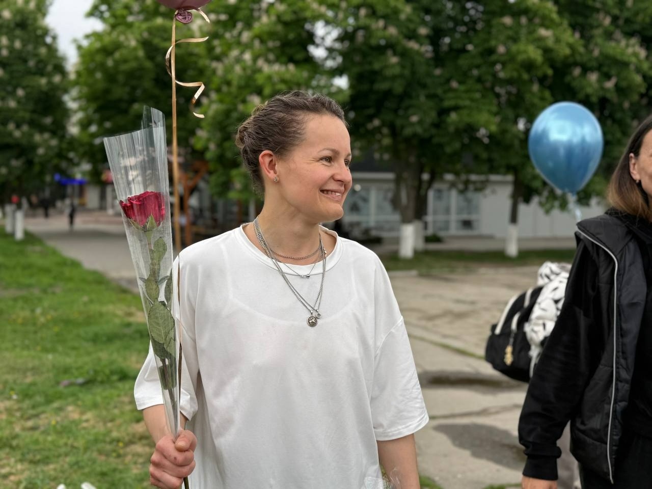 Просто з автобуса — в обійми рідних: у Первомайську зустріли чемпіонів Європи з карате