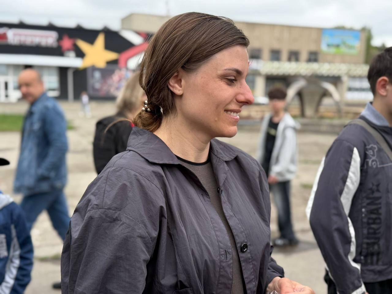 Просто з автобуса — в обійми рідних: у Первомайську зустріли чемпіонів Європи з карате