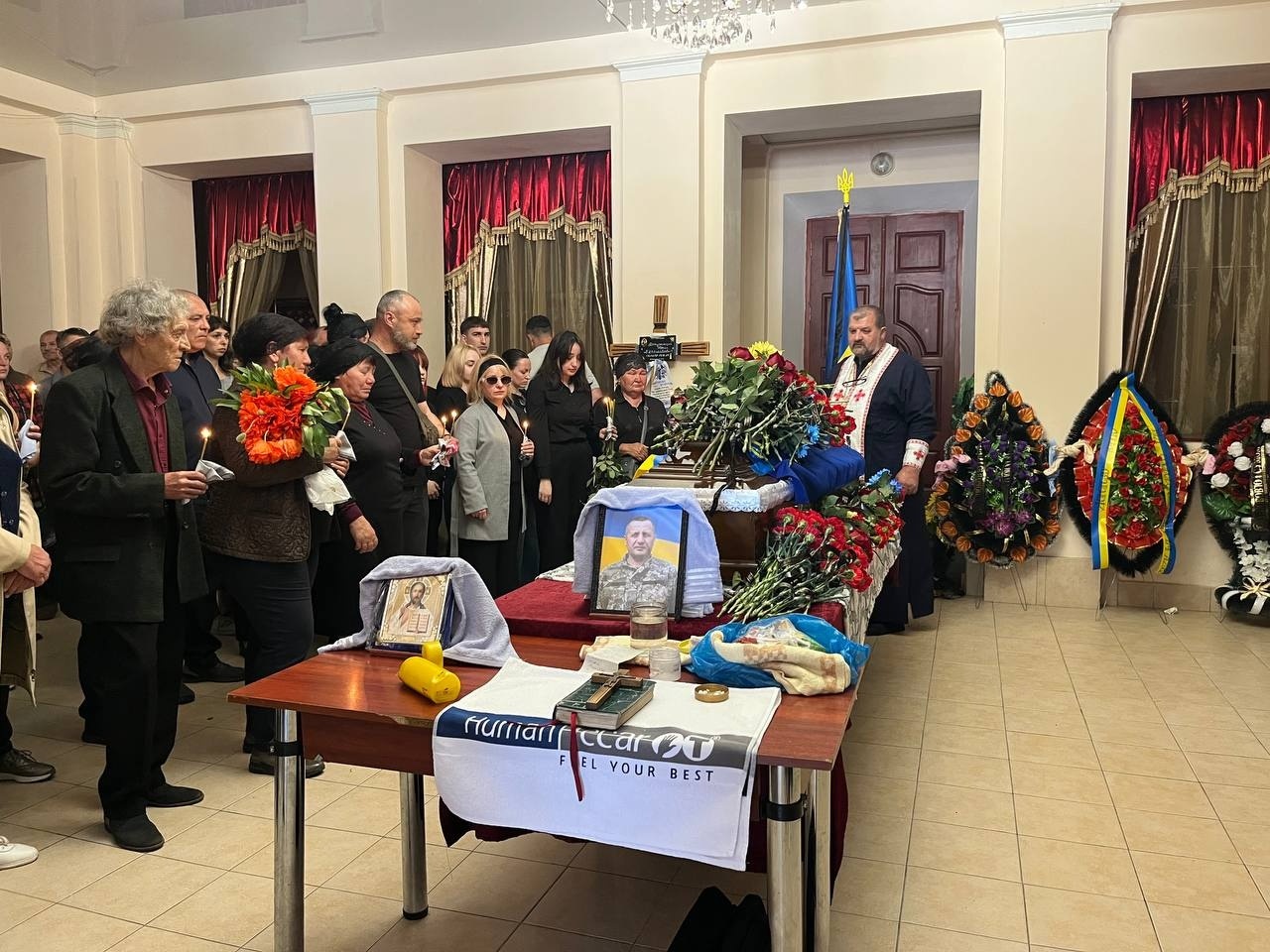 Первомайськ схилив голови, проводжаючи загиблого героя Юрія Потужного