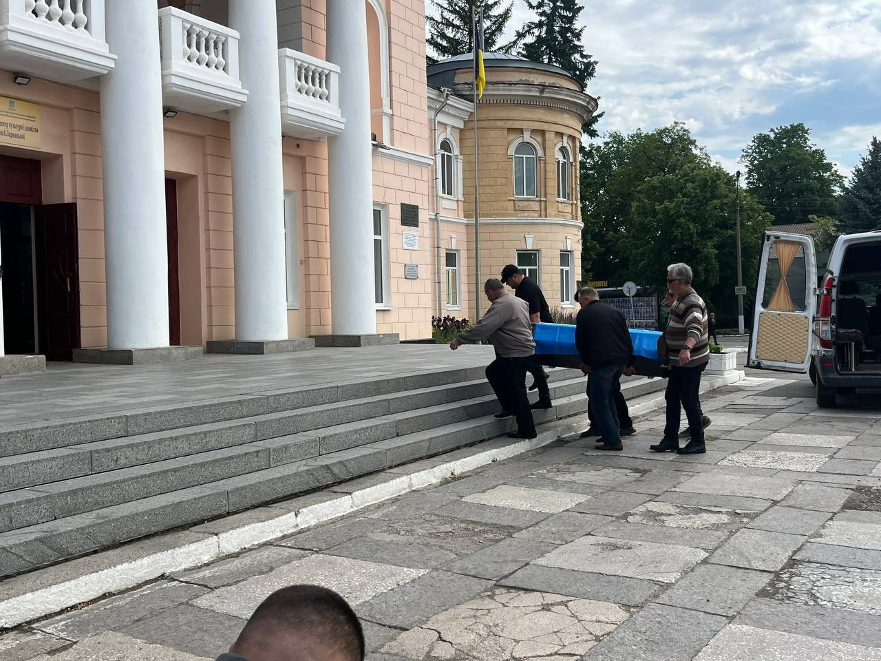На щиті повернувся додому: Первомайськ попрощався з Русланом Грушею