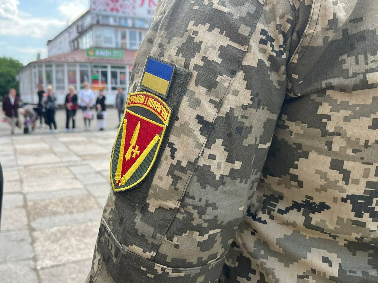 На щиті повернувся додому: Первомайськ попрощався з Русланом Грушею