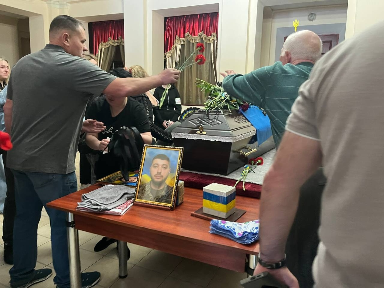 На щиті повернувся додому: Первомайськ попрощався з Русланом Грушею