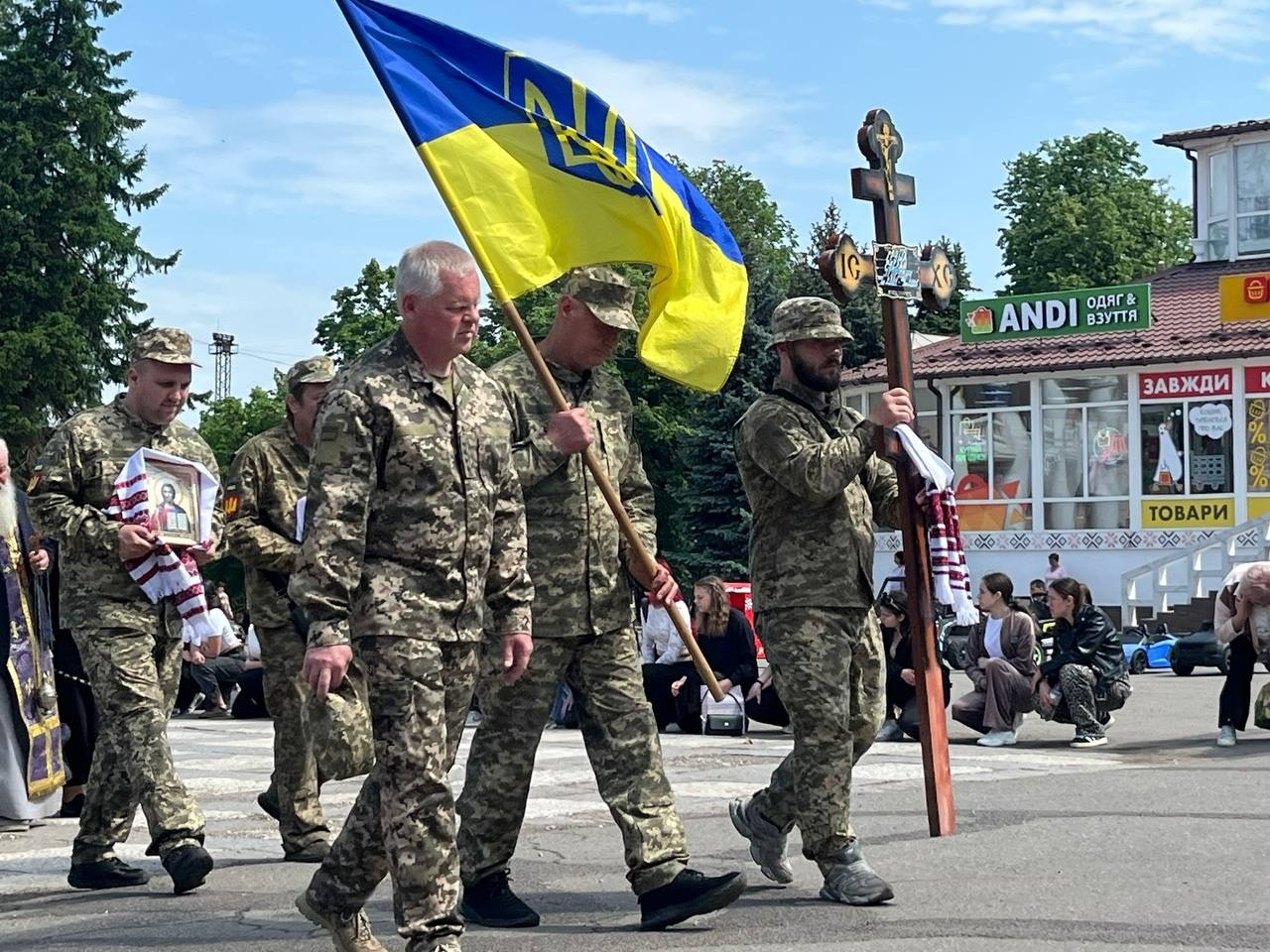 На щиті повернувся додому: Первомайськ попрощався з Русланом Грушею