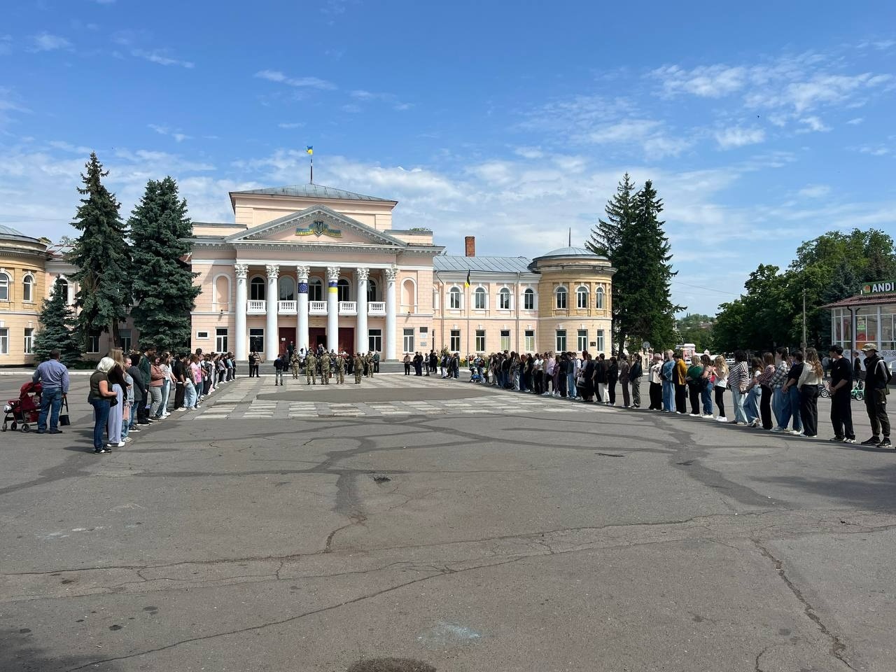 На щиті повернувся додому: Первомайськ попрощався з Русланом Грушею