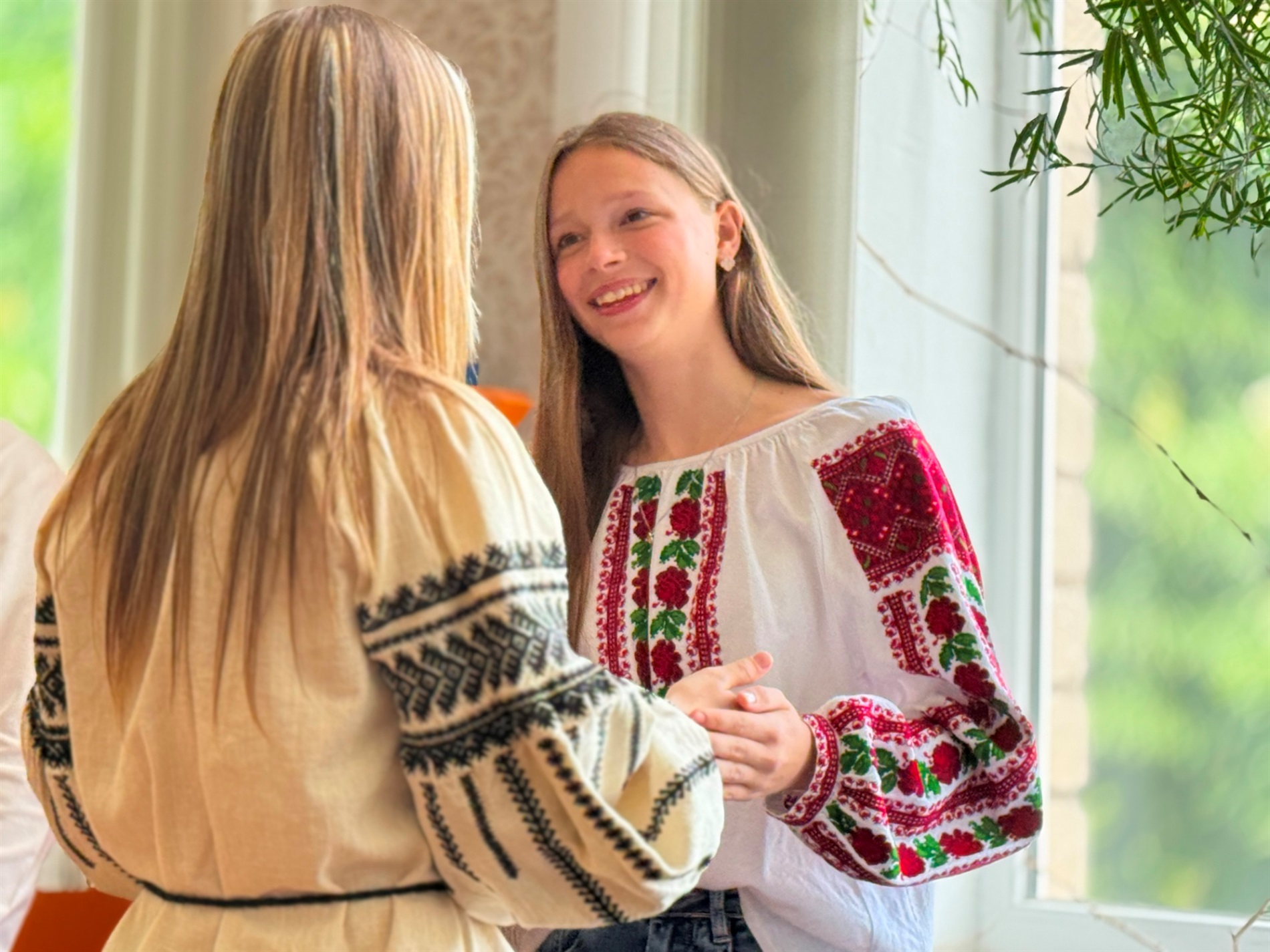 Співають всі: у первомайському ліцеї відбувся традиційний пісенний фестиваль «Зорі над Бугом»