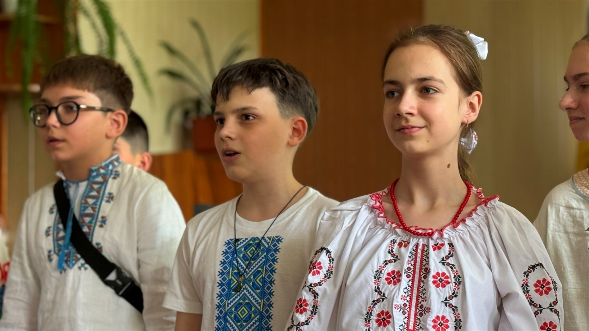 Співають всі: у первомайському ліцеї відбувся традиційний пісенний фестиваль «Зорі над Бугом»