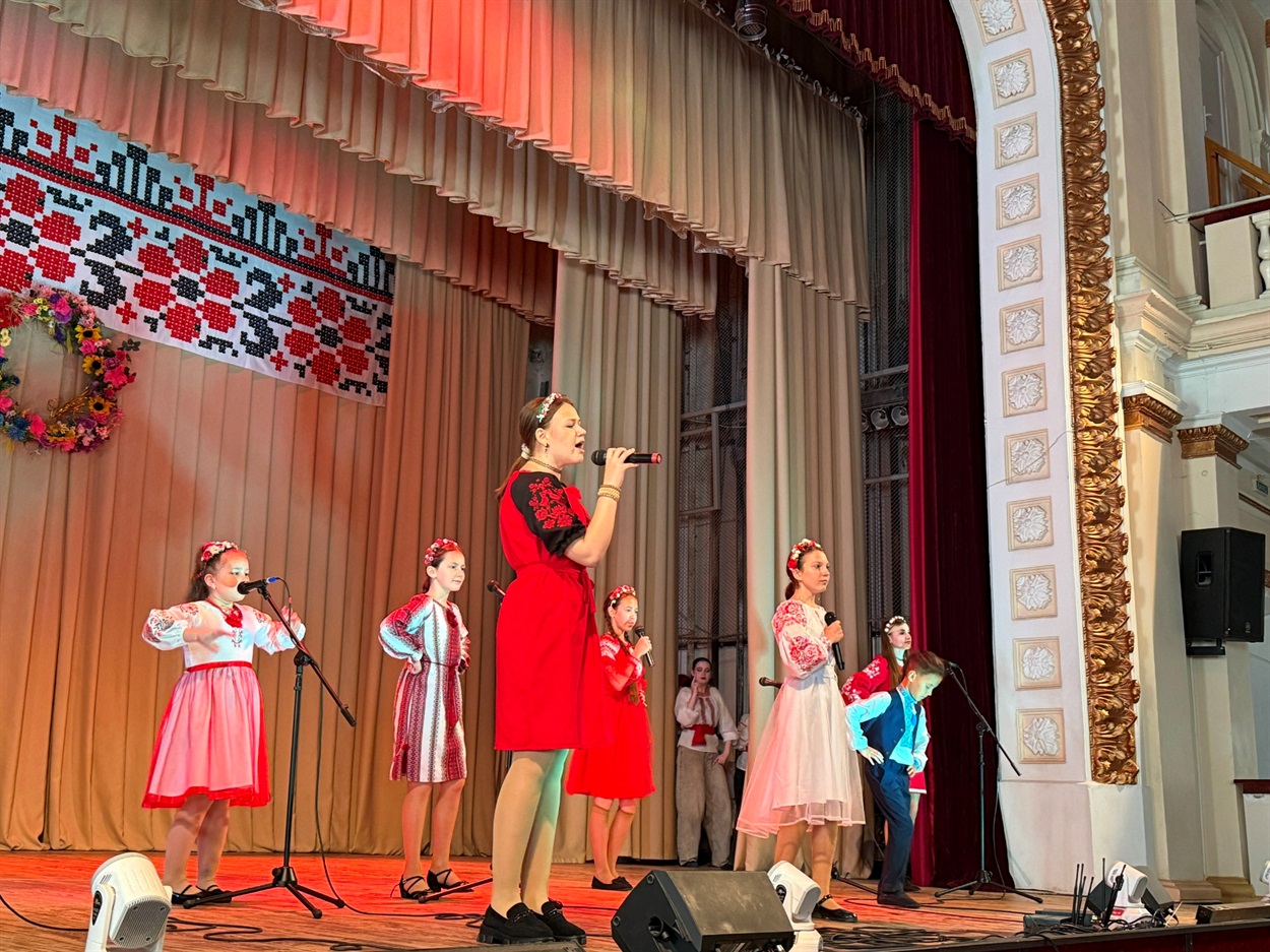 Виступає Калинове зерня