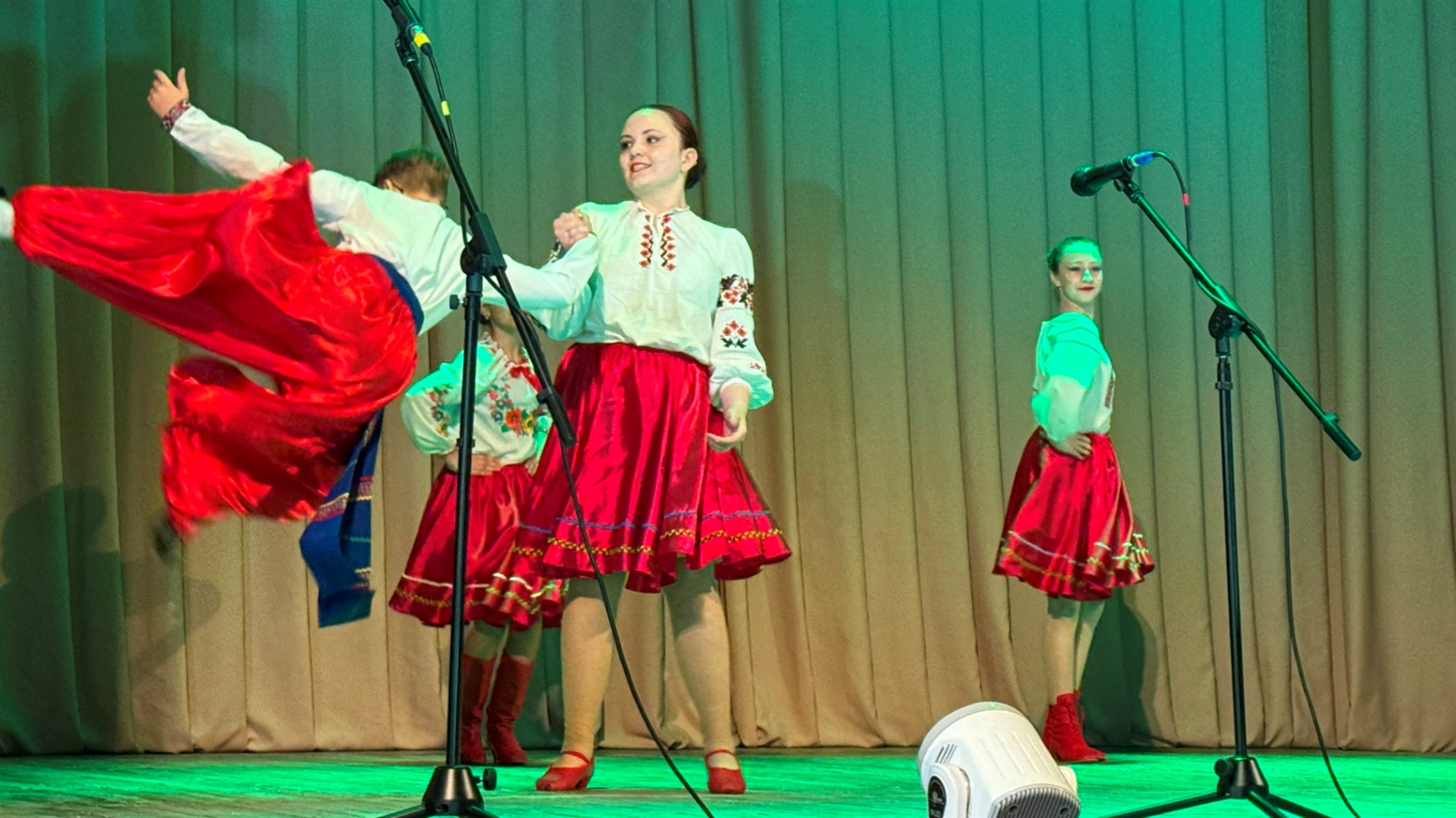 «Калинове зерня» заспівали у Первомайську до Дня вишиванки