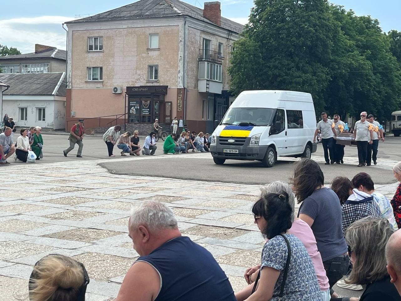 У Первомайській громаді попрощалися із захисником України Олегом Бондаренком