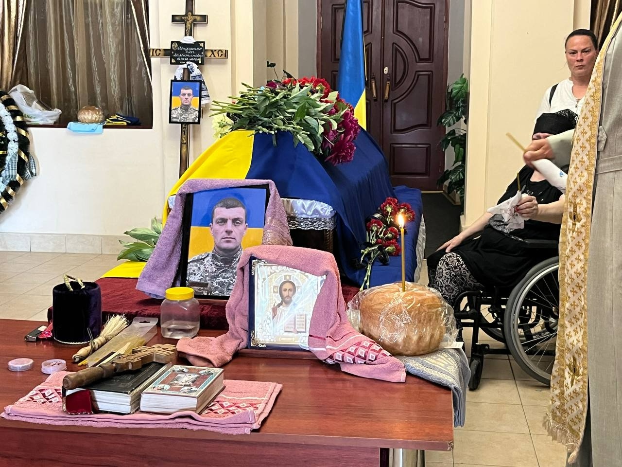 У Первомайській громаді попрощалися із захисником України Олегом Бондаренком