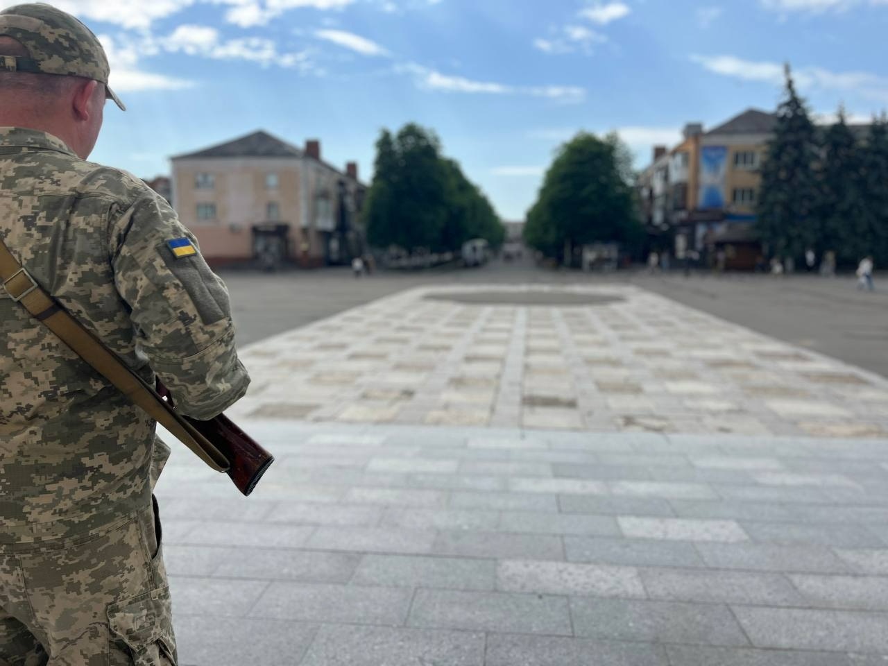 У Первомайській громаді попрощалися із захисником України Олегом Бондаренком