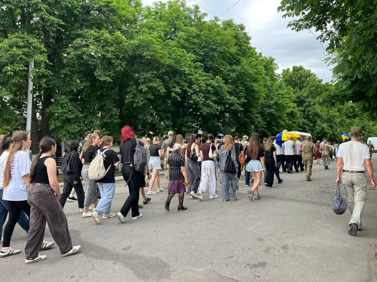 У Первомайській громаді попрощалися із захисником України Олегом Бондаренком
