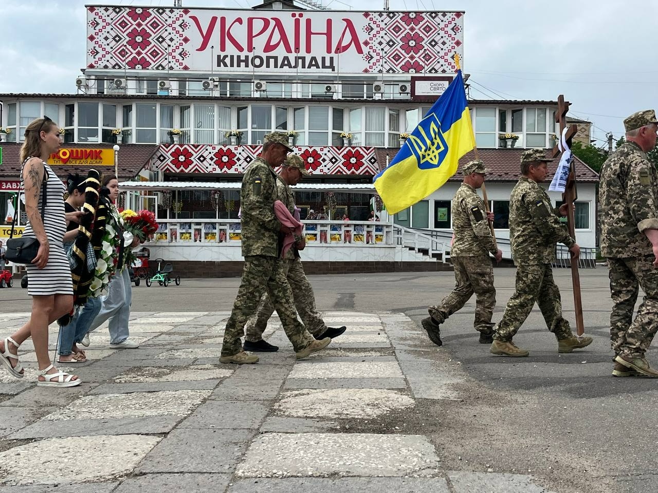 У Первомайській громаді попрощалися із захисником України Олегом Бондаренком
