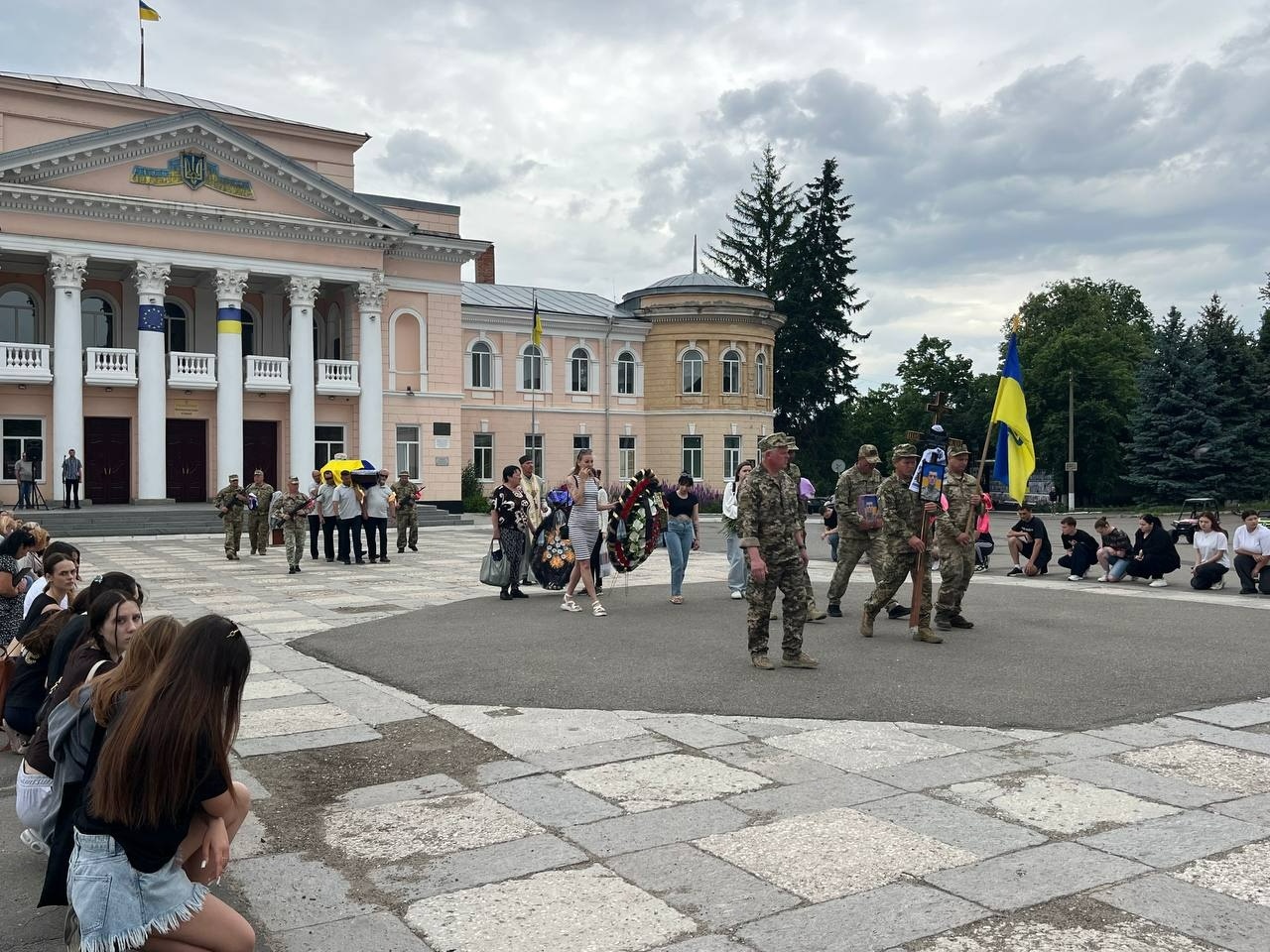 У Первомайській громаді попрощалися із захисником України Олегом Бондаренком