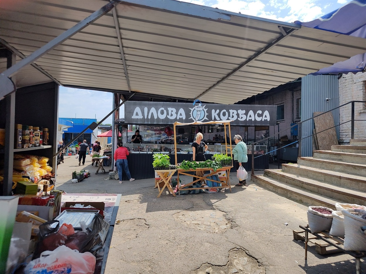 На ринку продають розсаду