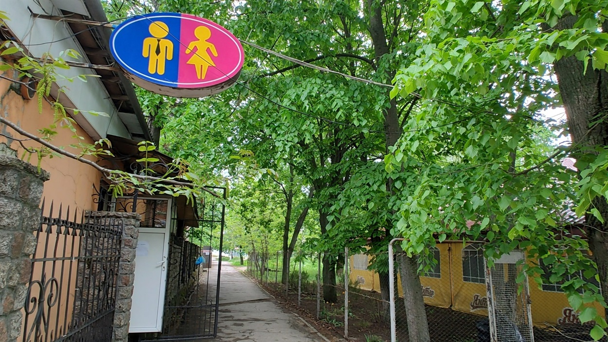Вбиральня біля танку