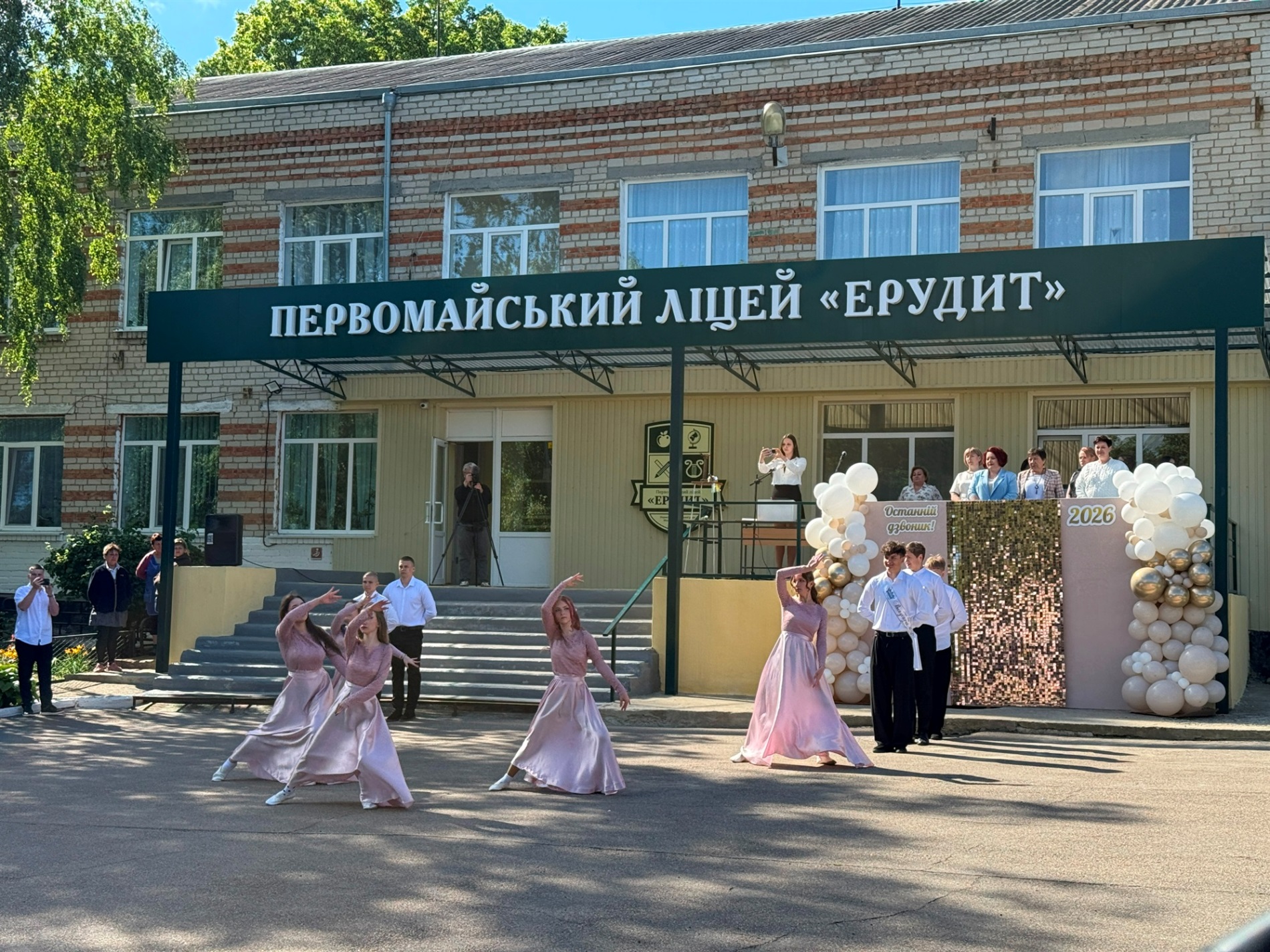 У школах України пролунав Останній дзвоник. Репортаж з первомайського ліцею