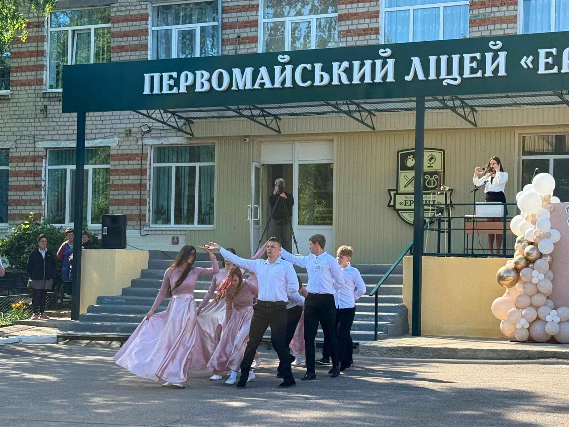 У школах України пролунав Останній дзвоник. Репортаж з первомайського ліцею