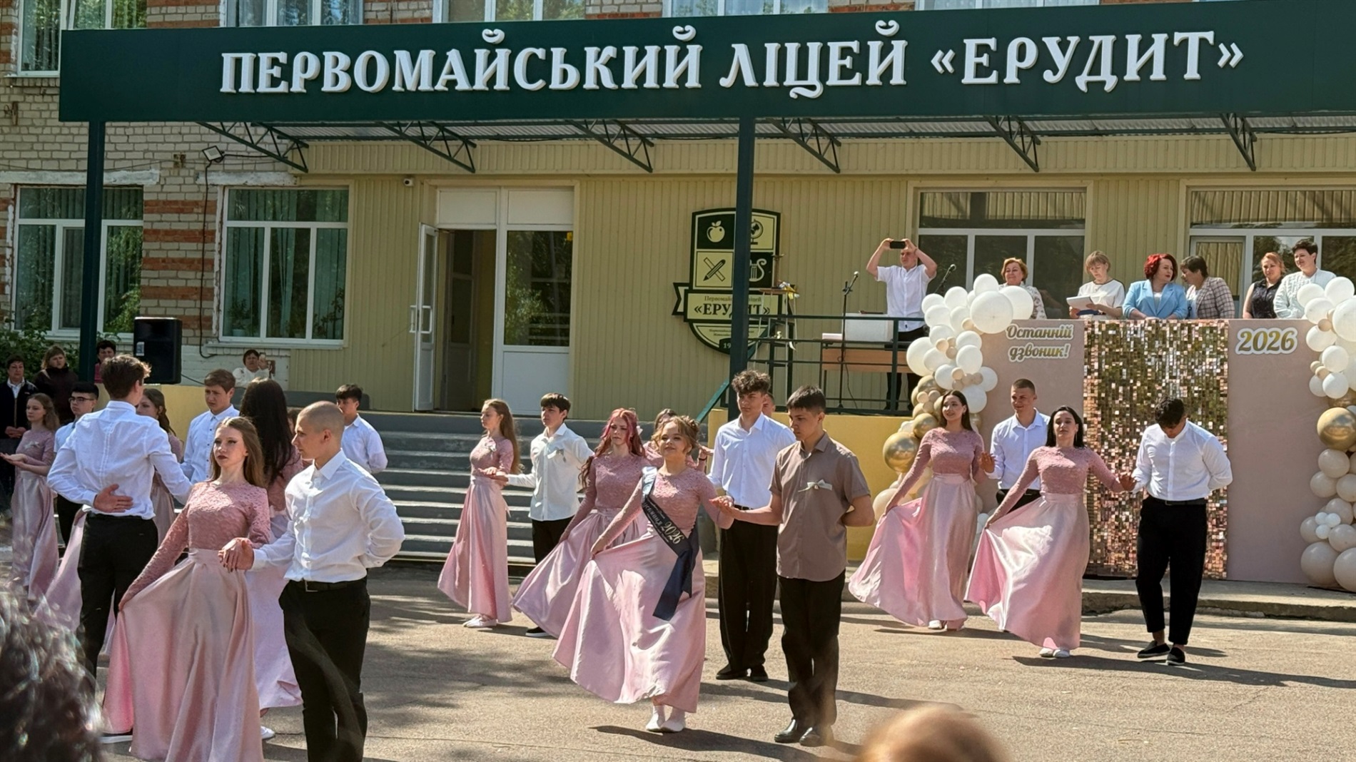 У школах України пролунав Останній дзвоник. Репортаж з первомайського ліцею