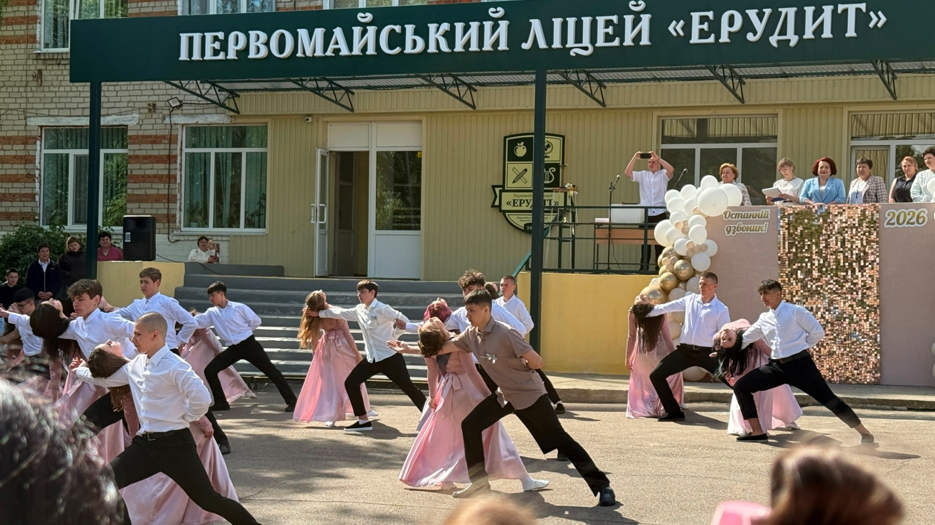 У школах України пролунав Останній дзвоник. Репортаж з первомайського ліцею