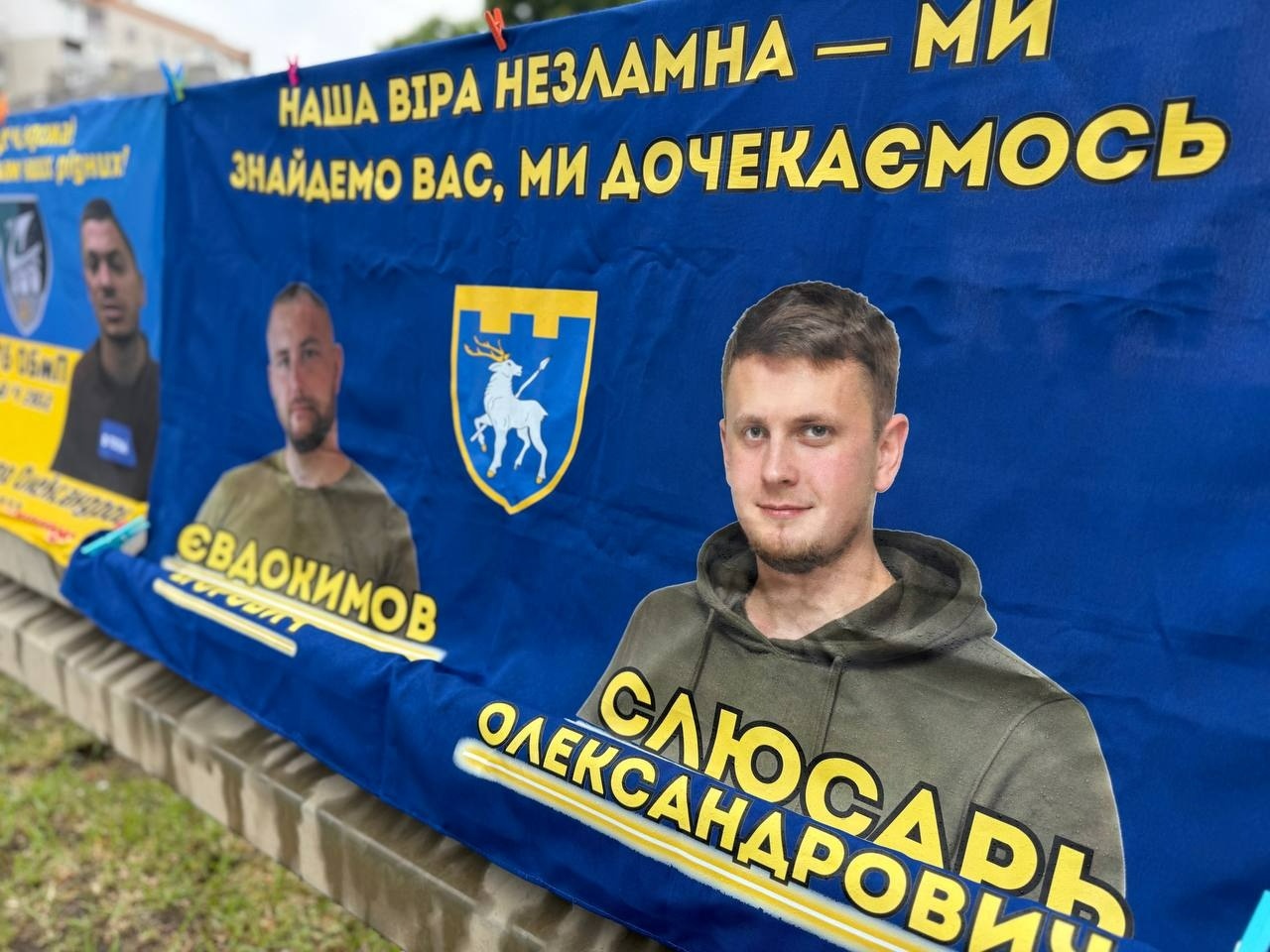 «Наші ще не вдома»: первомайці знову вийшли на акцію підтримки полонених та безвісти зниклих