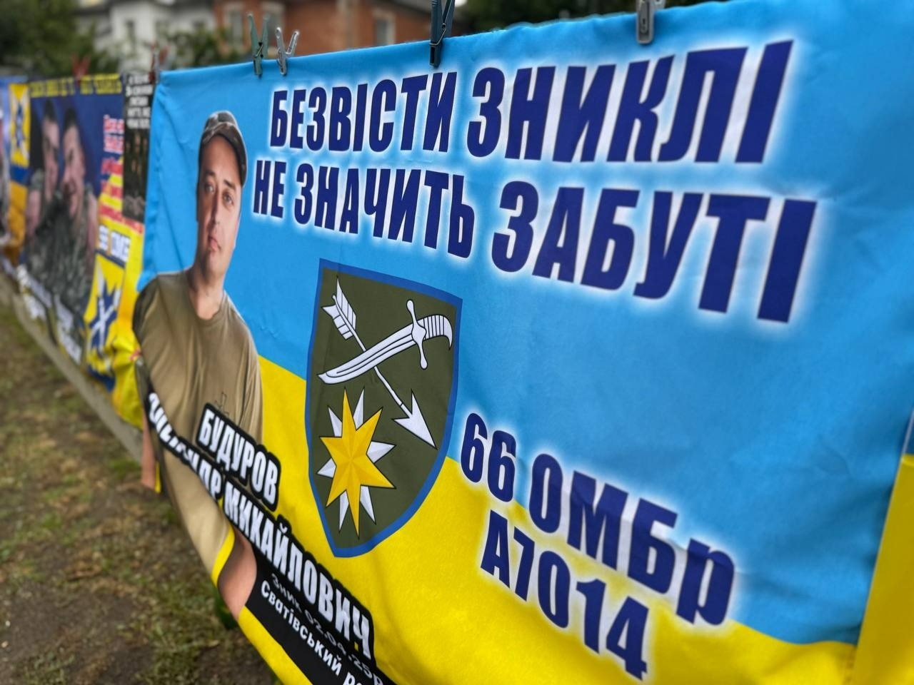 «Наші ще не вдома»: первомайці знову вийшли на акцію підтримки полонених та безвісти зниклих