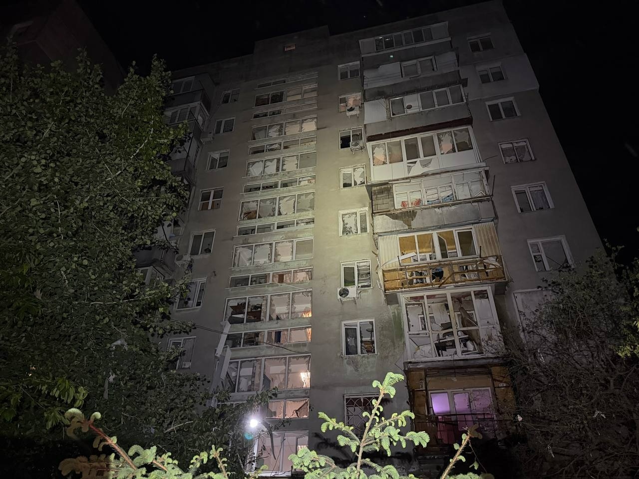 Нічна атака на Одесу: пошкоджені багатоповерхівки, постраждали п’ятеро людей