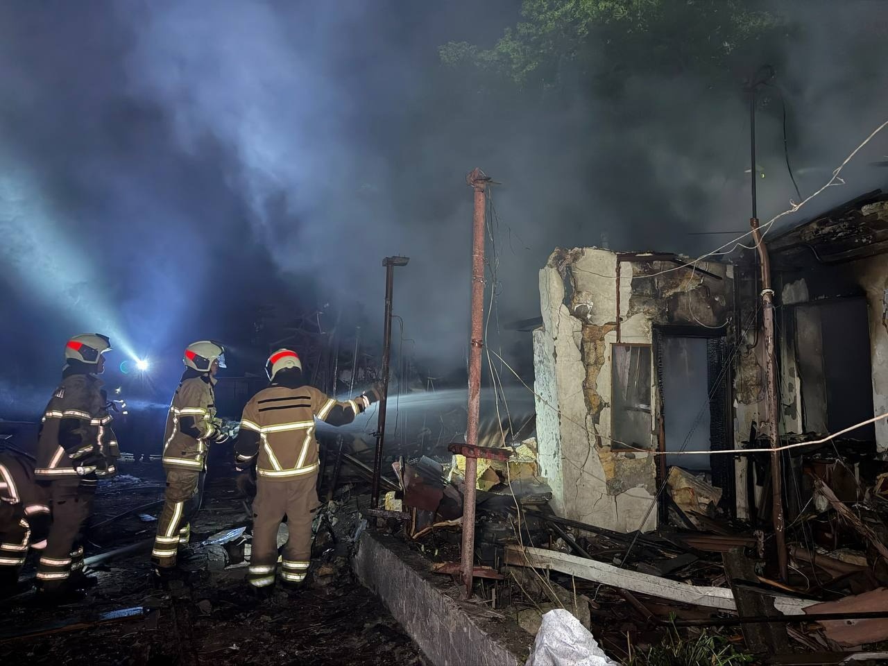 Нічна атака на Одесу: пошкоджені багатоповерхівки, постраждали п’ятеро людей