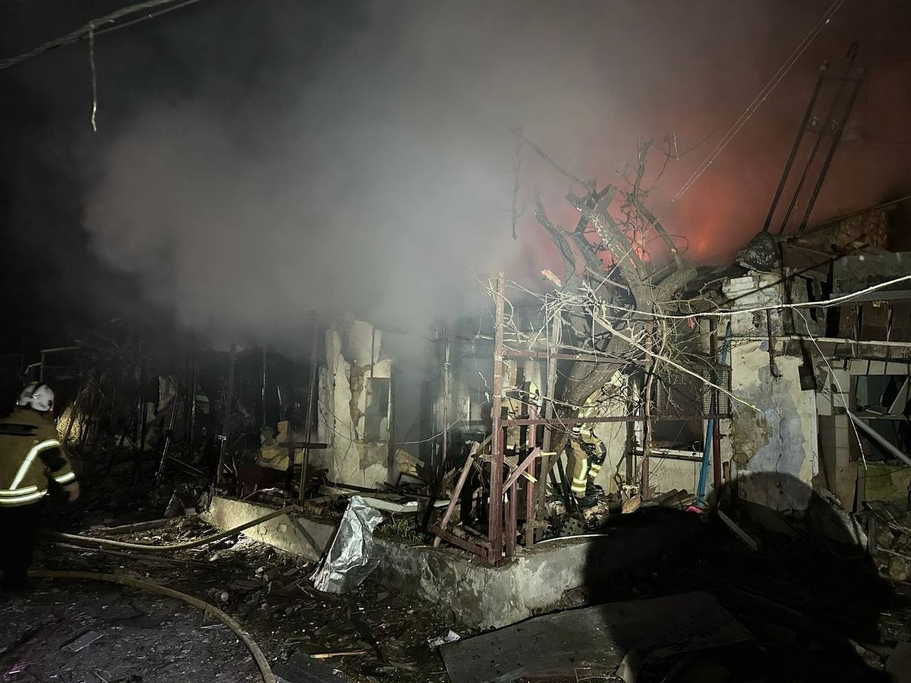 Нічна атака на Одесу: пошкоджені багатоповерхівки, постраждали п’ятеро людей